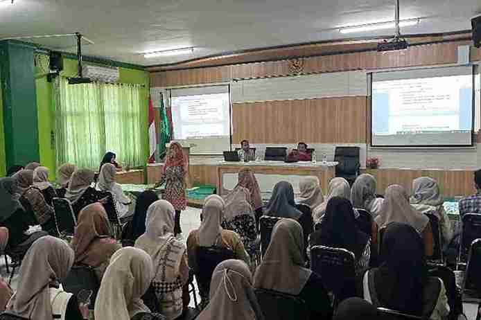  Seminar Metodologi Penelitian dan Publikasi Ilmiah di FEB UNISLA